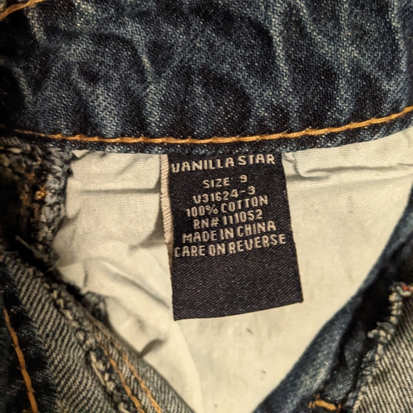 Vanilla Star Festival frayed jean shorts size 9 - Picture 4 of 4